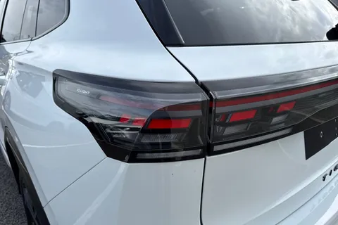 CX75WRN Volkswagen Tiguan 1.5 TSI 272 eHybrid R-Line⭐Leather, Towbar, Sunroof, Comfort package, Info Thumbnail #32