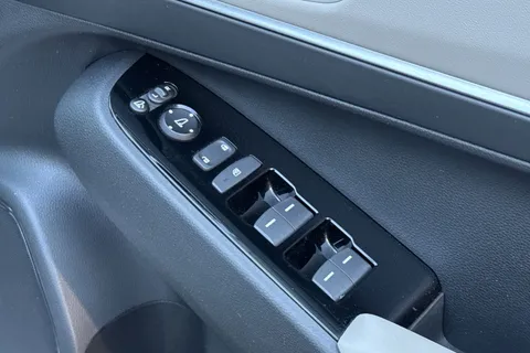 MC71OKR Honda HR-V 1.5 h i-MMD Advance Style CVT Euro 6 (s/s) 5dr Thumbnail #23