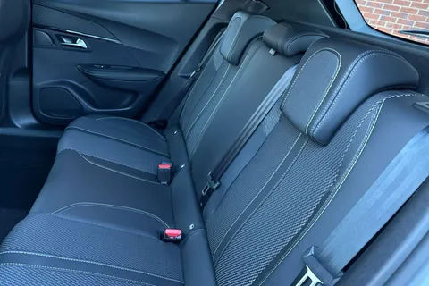 MT24PYY PEUGEOT e-2008 50kWh GT Auto 5dr (7kW Charger) Thumbnail #19