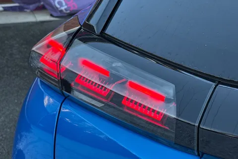 MT24PYY PEUGEOT e-2008 50kWh GT Auto 5dr (7kW Charger) Thumbnail #25