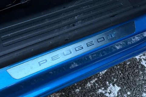 MT24PYY PEUGEOT e-2008 50kWh GT Auto 5dr (7kW Charger) Thumbnail #37