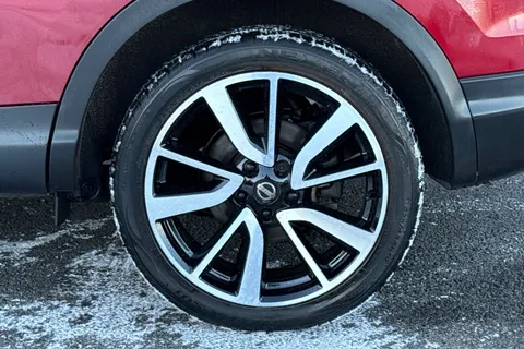 KE17KFP Nissan Qashqai 1.5 dCi Tekna [Non-Panoramic] 5dr Thumbnail #14