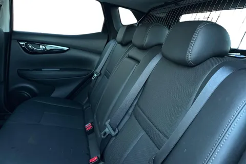 KE17KFP Nissan Qashqai 1.5 dCi Tekna [Non-Panoramic] 5dr Thumbnail #18