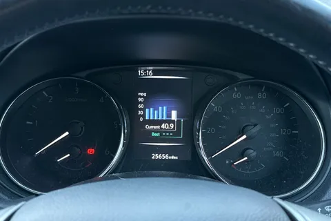 KE17KFP Nissan Qashqai 1.5 dCi Tekna [Non-Panoramic] 5dr Thumbnail #19