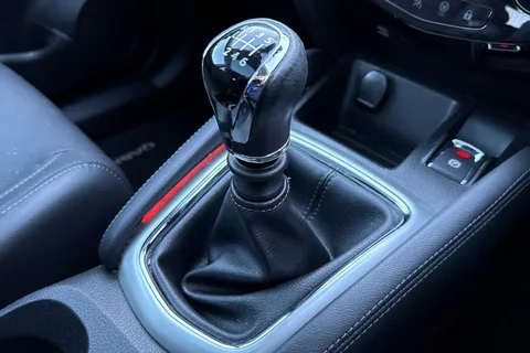 KE17KFP Nissan Qashqai 1.5 dCi Tekna [Non-Panoramic] 5dr Thumbnail #22