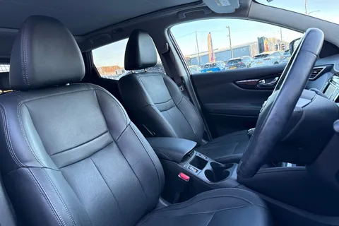 KE17KFP Nissan Qashqai 1.5 dCi Tekna [Non-Panoramic] 5dr Thumbnail #24