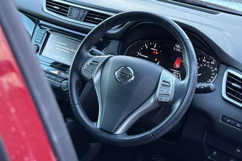 KE17KFP Nissan Qashqai 1.5 dCi Tekna [Non-Panoramic] 5dr Thumbnail #31