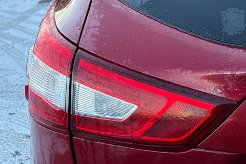 KE17KFP Nissan Qashqai 1.5 dCi Tekna [Non-Panoramic] 5dr Thumbnail #32