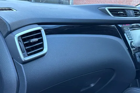 KE17KFP Nissan Qashqai 1.5 dCi Tekna [Non-Panoramic] 5dr Thumbnail #33