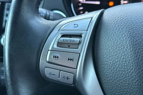 KE17KFP Nissan Qashqai 1.5 dCi Tekna [Non-Panoramic] 5dr Thumbnail #35