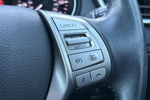 KE17KFP Nissan Qashqai 1.5 dCi Tekna [Non-Panoramic] 5dr Thumbnail #36