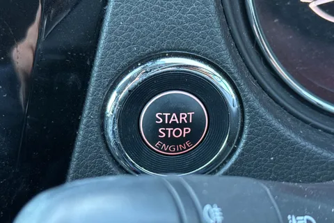 KE17KFP Nissan Qashqai 1.5 dCi Tekna [Non-Panoramic] 5dr Thumbnail #37