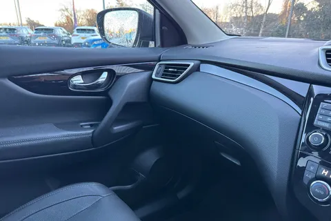 KE17KFP Nissan Qashqai 1.5 dCi Tekna [Non-Panoramic] 5dr Thumbnail #41