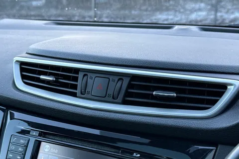 KE17KFP Nissan Qashqai 1.5 dCi Tekna [Non-Panoramic] 5dr Thumbnail #45