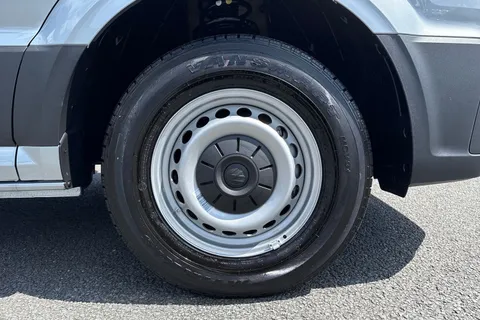 DE25YCA Volkswagen Crafter 2.0 TDI 140PS Commerce Plus High Roof Van Auto Thumbnail #10