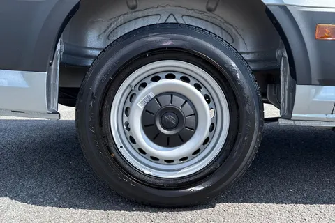 DE25YCA Volkswagen Crafter 2.0 TDI 140PS Commerce Plus High Roof Van Auto Thumbnail #11