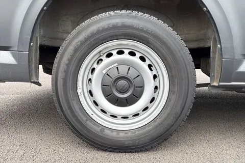 DC75KWM Volkswagen Crafter CR35 Commerce Plus LWB 140 PS Manual FWD - Rear Camera/Step Thumbnail #10