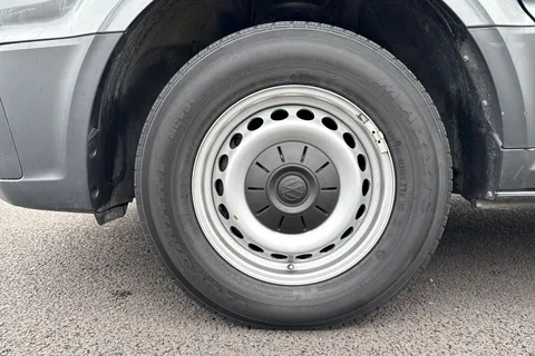 DC75KWM Volkswagen Crafter CR35 Commerce Plus LWB 140 PS Manual FWD - Rear Camera/Step Thumbnail #12