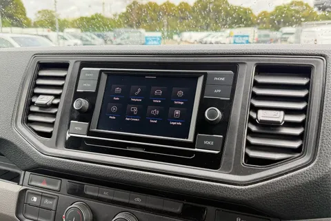 DC75KWM Volkswagen Crafter CR35 Commerce Plus LWB 140 PS Manual FWD - Rear Camera/Step Thumbnail #16