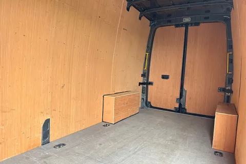 DC75KWM Volkswagen Crafter CR35 Commerce Plus LWB 140 PS Manual FWD - Rear Camera/Step Thumbnail #18