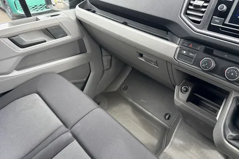 DC75KWM Volkswagen Crafter CR35 Commerce Plus LWB 140 PS Manual FWD - Rear Camera/Step Thumbnail #19