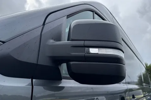 DC75KWM Volkswagen Crafter CR35 Commerce Plus LWB 140 PS Manual FWD - Rear Camera/Step Thumbnail #25