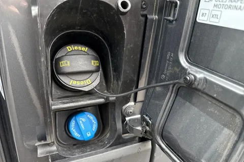 DC75KWM Volkswagen Crafter CR35 Commerce Plus LWB 140 PS Manual FWD - Rear Camera/Step Thumbnail #26