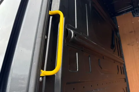 DC75KWM Volkswagen Crafter CR35 Commerce Plus LWB 140 PS Manual FWD - Rear Camera/Step Thumbnail #31