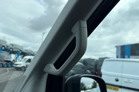 DC75KWM Volkswagen Crafter CR35 Commerce Plus LWB 140 PS Manual FWD - Rear Camera/Step Thumbnail #33