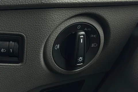 DC75KWM Volkswagen Crafter CR35 Commerce Plus LWB 140 PS Manual FWD - Rear Camera/Step Thumbnail #35