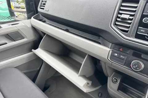 DC75KWM Volkswagen Crafter CR35 Commerce Plus LWB 140 PS Manual FWD - Rear Camera/Step Thumbnail #37