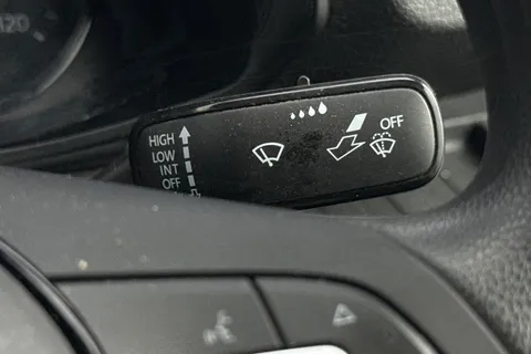 DC75KWM Volkswagen Crafter CR35 Commerce Plus LWB 140 PS Manual FWD - Rear Camera/Step Thumbnail #42