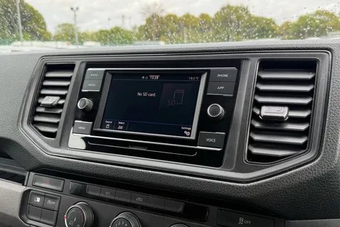 DC75KWM Volkswagen Crafter CR35 Commerce Plus LWB 140 PS Manual FWD - Rear Camera/Step Thumbnail #44