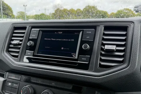 DC75KWM Volkswagen Crafter CR35 Commerce Plus LWB 140 PS Manual FWD - Rear Camera/Step Thumbnail #46