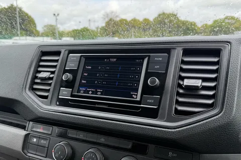 DC75KWM Volkswagen Crafter CR35 Commerce Plus LWB 140 PS Manual FWD - Rear Camera/Step Thumbnail #48