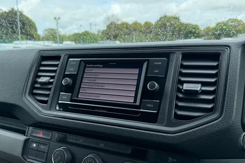 DC75KWM Volkswagen Crafter CR35 Commerce Plus LWB 140 PS Manual FWD - Rear Camera/Step Thumbnail #49