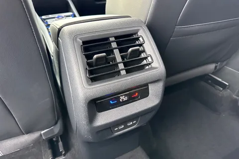 NL25LVK Volkswagen Tiguan 1.5 eTSI 150 R-Line 5dr DSG Thumbnail #38