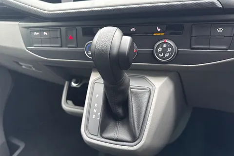 PK74OBO Volkswagen Transporter T30 Panel van Highline SWB 204 PS 2.0 TDI 7sp DSG Thumbnail #23