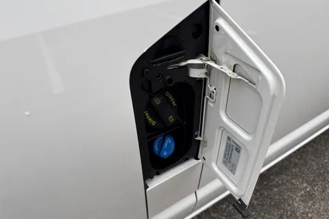 PK74OBO Volkswagen Transporter T30 Panel van Highline SWB 204 PS 2.0 TDI 7sp DSG Thumbnail #39