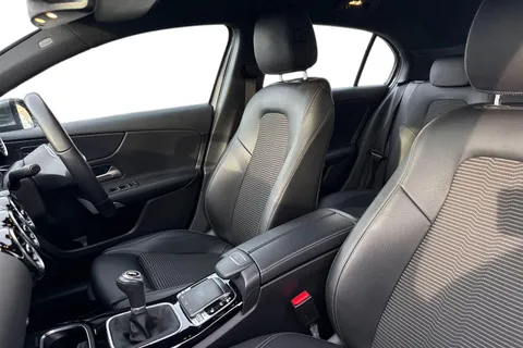 LL69KYZ Mercedes-Benz A Class 1.3 A180 Sport (Executive) Euro 6 (s/s) 5dr Thumbnail #12