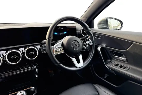 LL69KYZ Mercedes-Benz A Class 1.3 A180 Sport (Executive) Euro 6 (s/s) 5dr Thumbnail #14