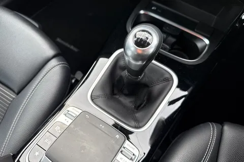 LL69KYZ Mercedes-Benz A Class 1.3 A180 Sport (Executive) Euro 6 (s/s) 5dr Thumbnail #21