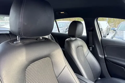 LL69KYZ Mercedes-Benz A Class 1.3 A180 Sport (Executive) Euro 6 (s/s) 5dr Thumbnail #22