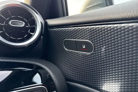 LL69KYZ Mercedes-Benz A Class 1.3 A180 Sport (Executive) Euro 6 (s/s) 5dr Thumbnail #31