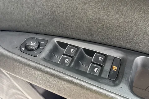 33 of 62 for SEAT Leon 2.0 TDI FR Euro 6 (s/s) 5dr