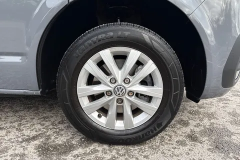 PK74OAJ Volkswagen Transporter T28 Panel van Highline SWB 110 PS 2.0 TDI 5sp Manual Thumbnail #10