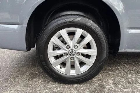 PK74OAJ Volkswagen Transporter T28 Panel van Highline SWB 110 PS 2.0 TDI 5sp Manual Thumbnail #11