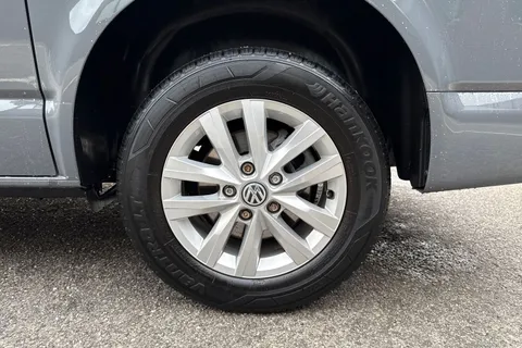 PK74OAJ Volkswagen Transporter T28 Panel van Highline SWB 110 PS 2.0 TDI 5sp Manual Thumbnail #12