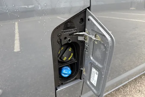 PK74OAJ Volkswagen Transporter T28 Panel van Highline SWB 110 PS 2.0 TDI 5sp Manual Thumbnail #41