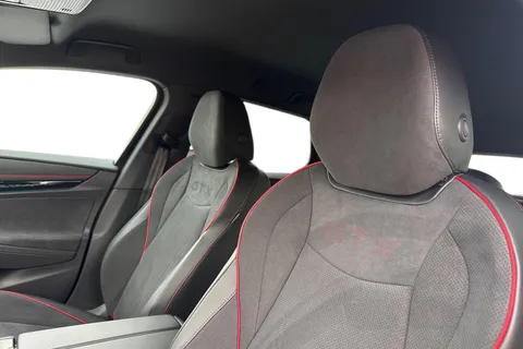 MV75UMD Volkswagen Id.7 250kW 4MOTION GTX Plus 86kWh 5dr Auto, **VAT QUALIFYING** Thumbnail #16